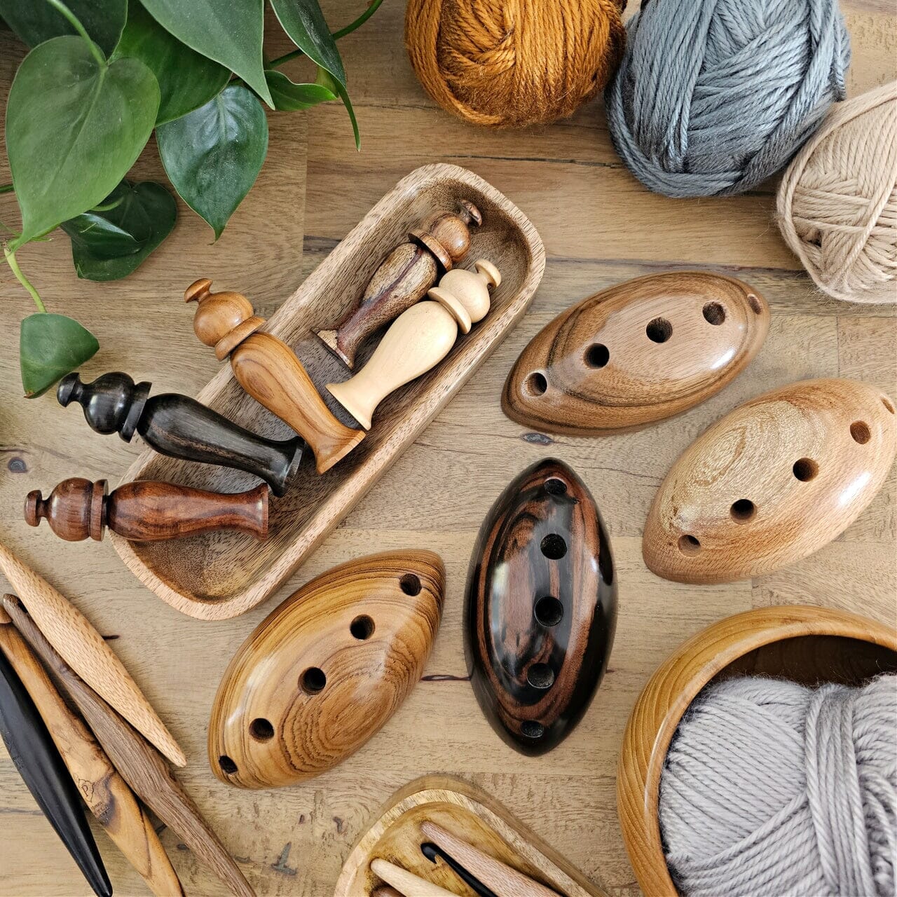 Ebony 5 Hook Circular Display Accessories Furls