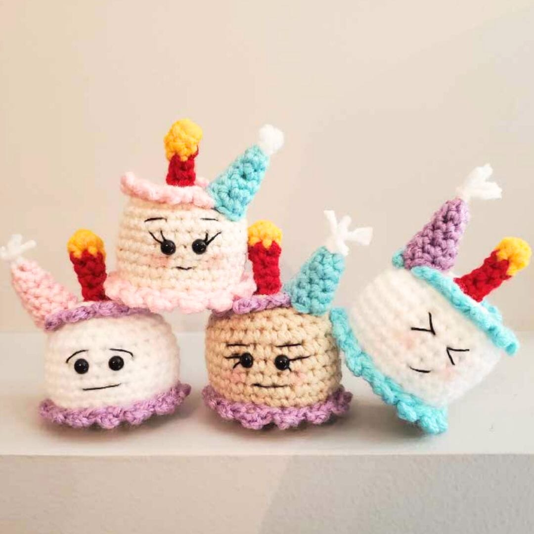 Free Crochet Patterns: Birthday Hat Amigurumi & Birthday Cake Amigurumi