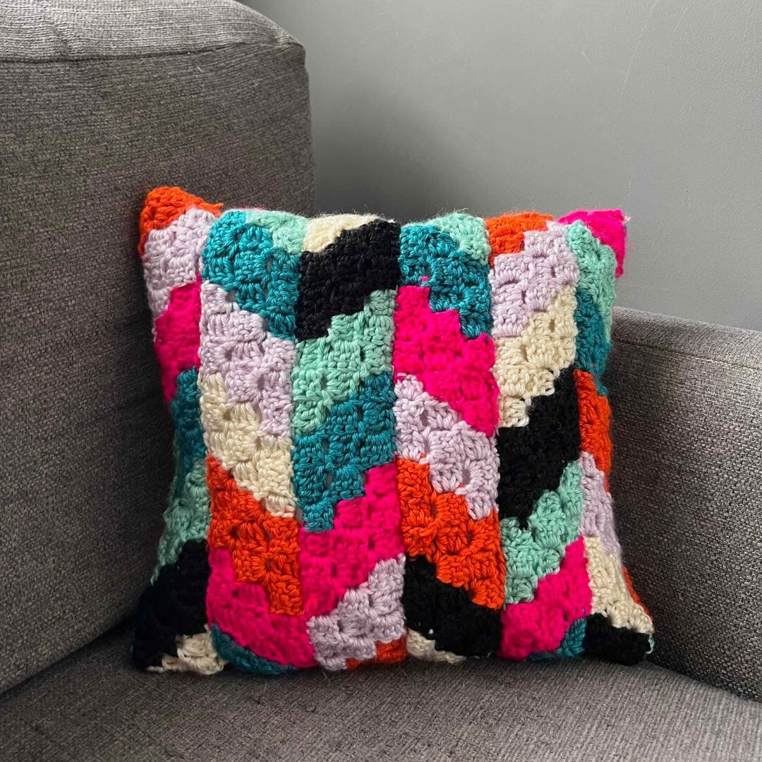 Free C2C Crochet Pattern: Chevron Cushion by Off the Hook for You